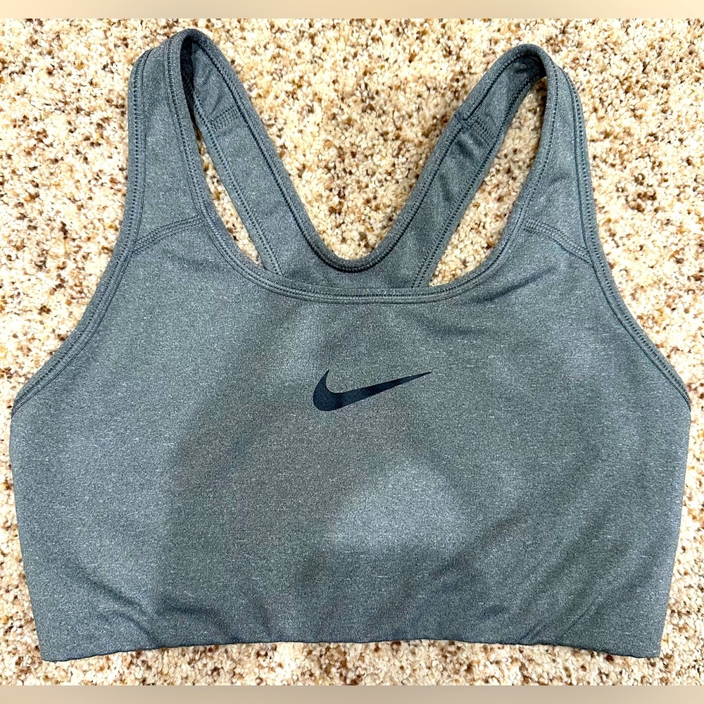 EUC Nike Swoosh Sports Bra size M